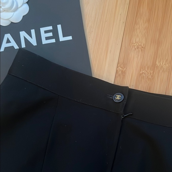 Chanel Black Knee-Length Pencil Skirt - Picture 2 of 4